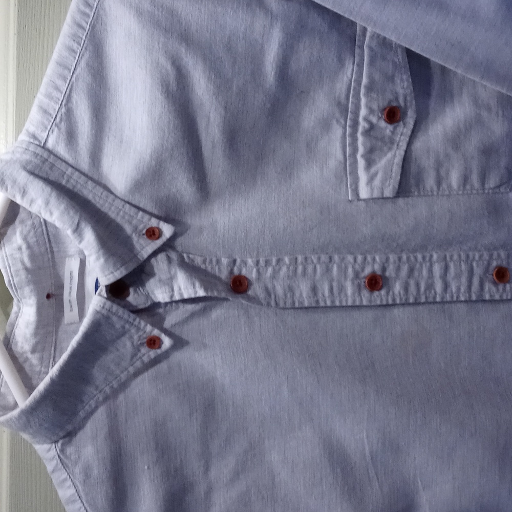 OLD NAVY SLIM FIT. MEDIUM MENS SHIRT.